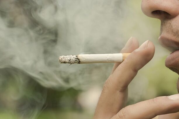 O tabaquismo é un dos motivos para o desenvolvemento das varices reticulares